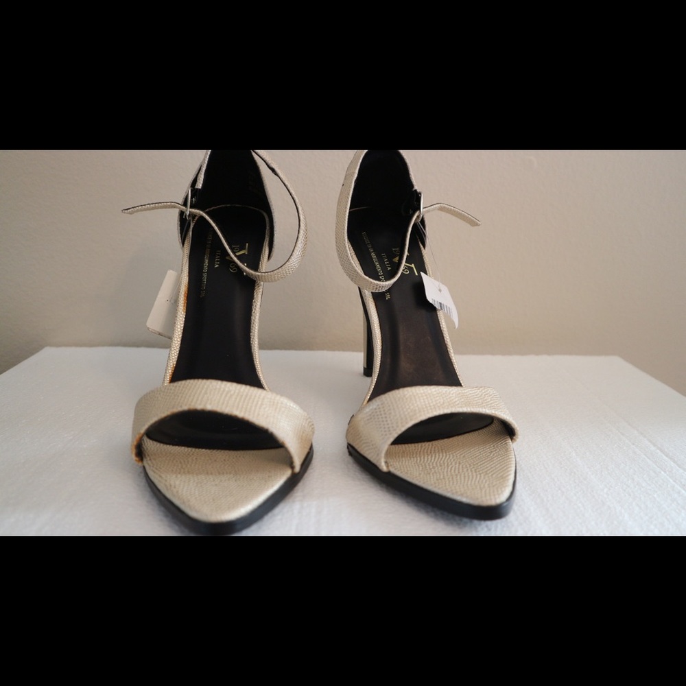 Versace 1969 Ankle Strap Heel New without Box s 9